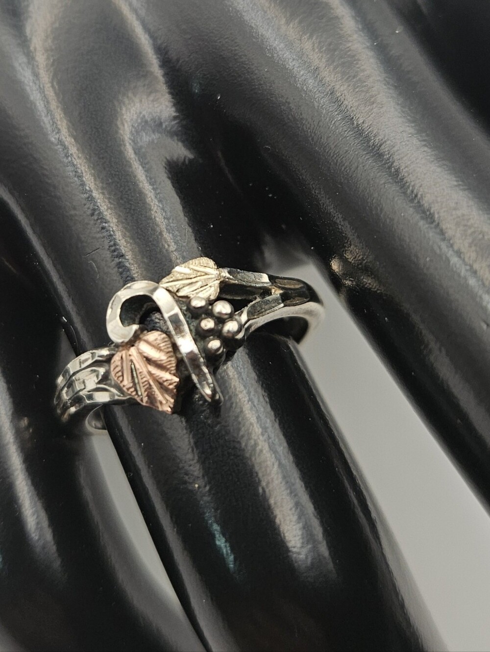 Vintage Black Hills Gold Sterling Silver Grape Leaf Ring Size 6 12k Accents